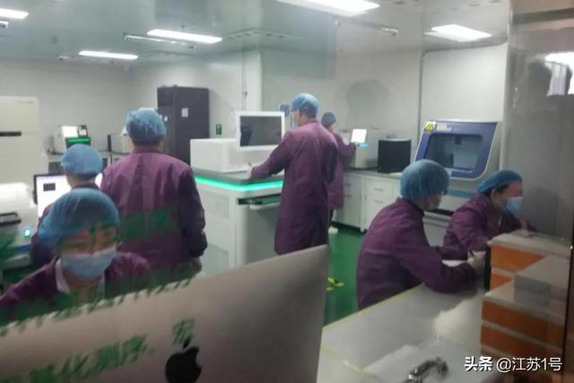 cb94594e11e2436e9a686178f3f28ed9.jpg 跟著中辦國(guó)辦調(diào)研江蘇復(fù)工復(fù)產(chǎn) | 一座特大城市的“復(fù)活”之路